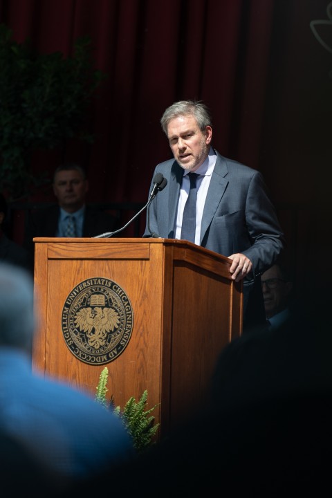 New York Times columnist Bret Stephens, AB'95, delivers the keynote address to the Class of 2023.