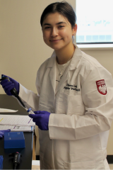 UChicago undergraduate Apple Verdiell works in the Chen Lab