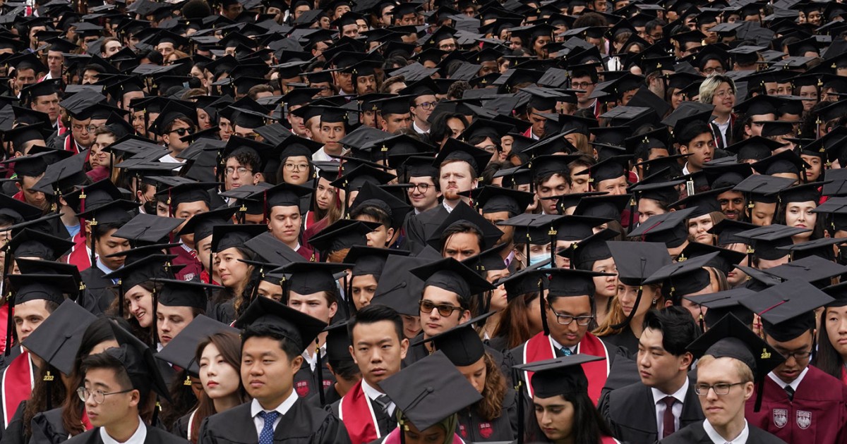 Qiz dugonasining kokraklarini silaydi Erim meni xohlamaydi va porno tomosha qiladi.